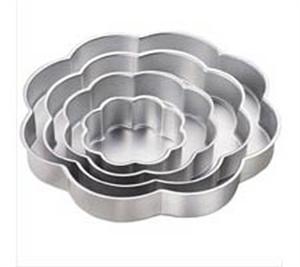 Wilton Petal Cake Pan Set